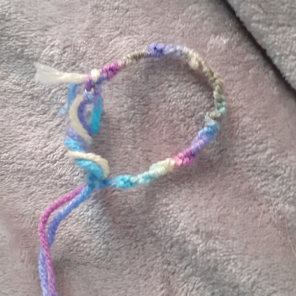 BRACELET